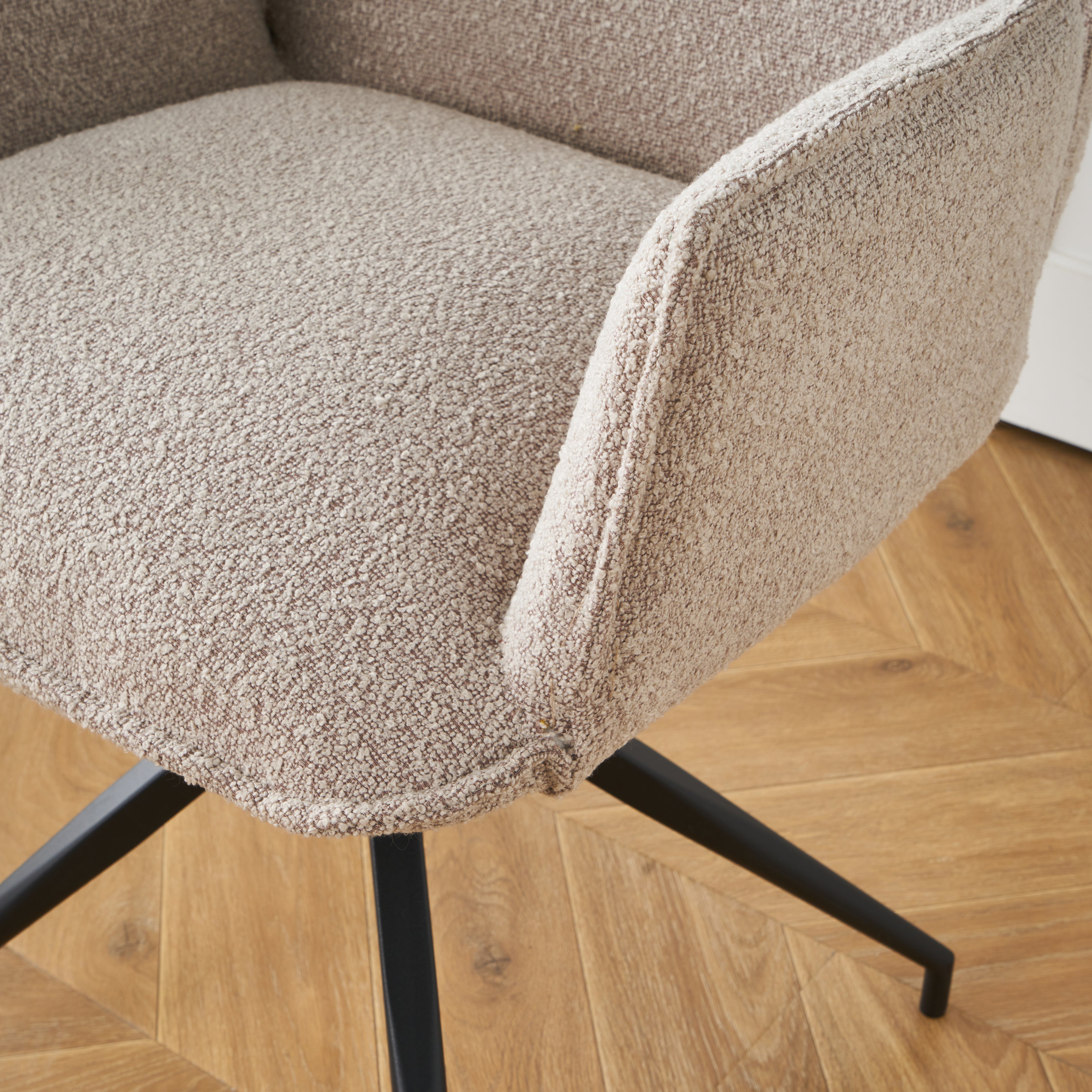 Draaibare Eetkamerstoel Bella. Beige