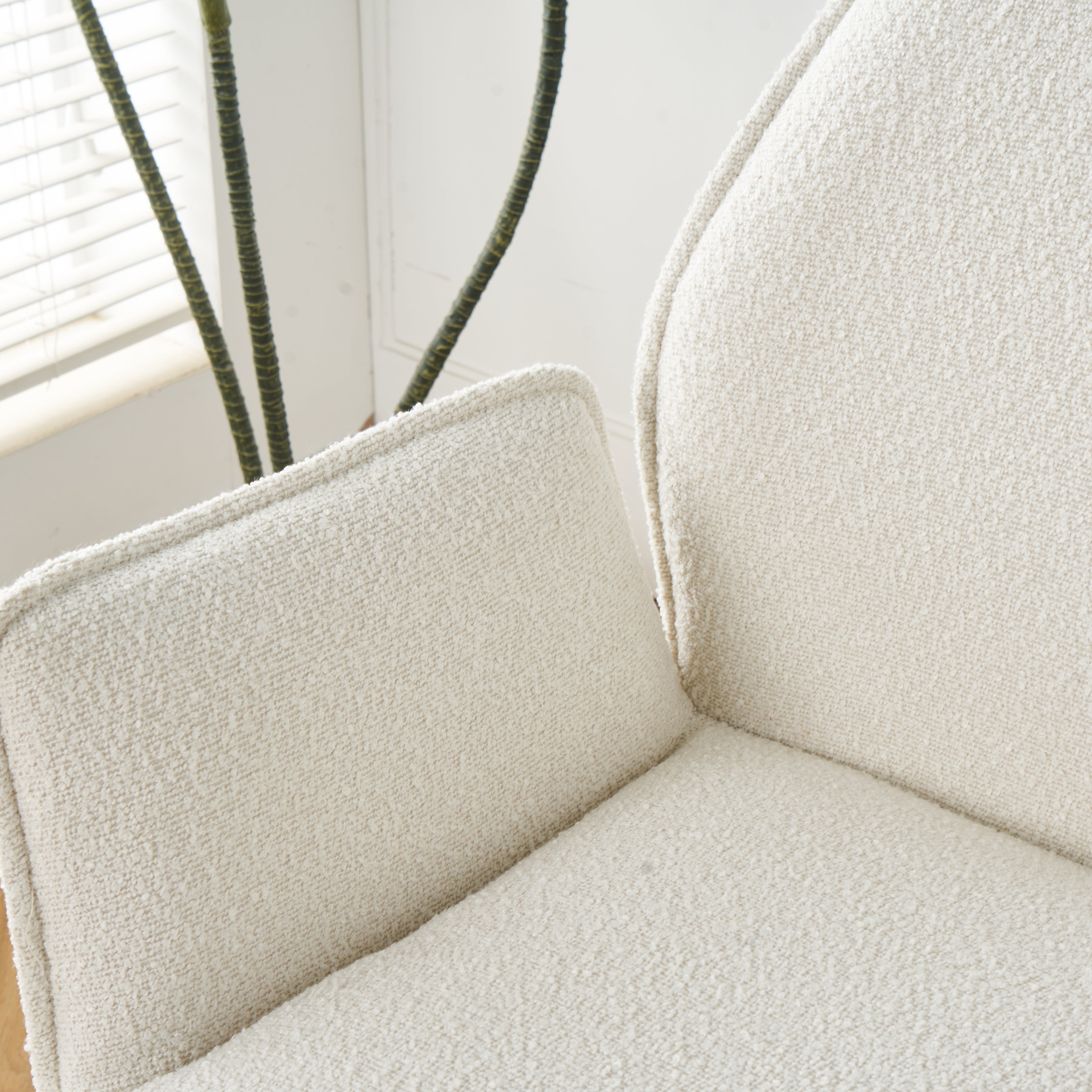 Eetkamerstoel Bella. Crème wit